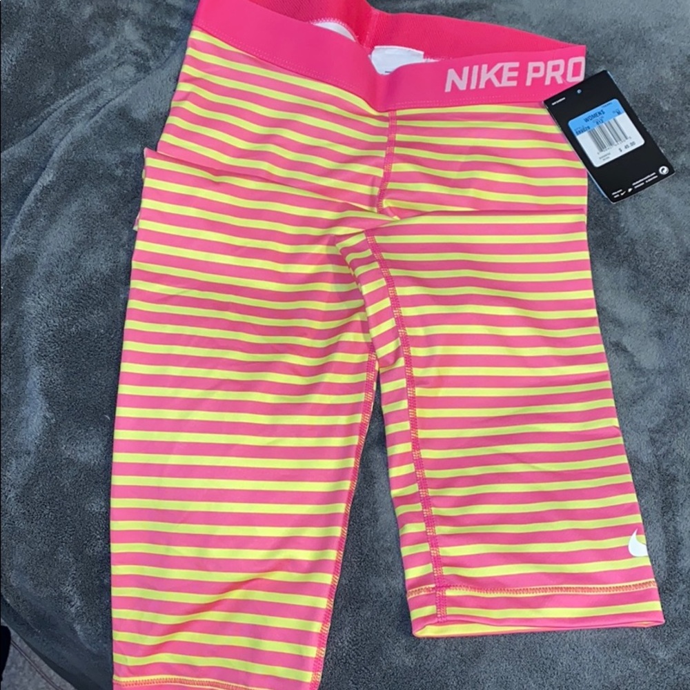 NEW NIKE LEGGINGS! NEVER WORN